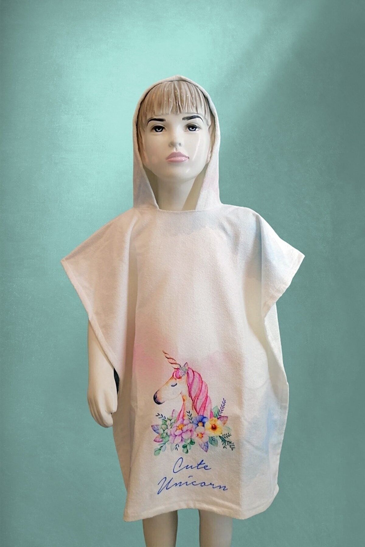 Beyaz Renkli Çiçek Unicron Desenli Panço Plaj Havlusu